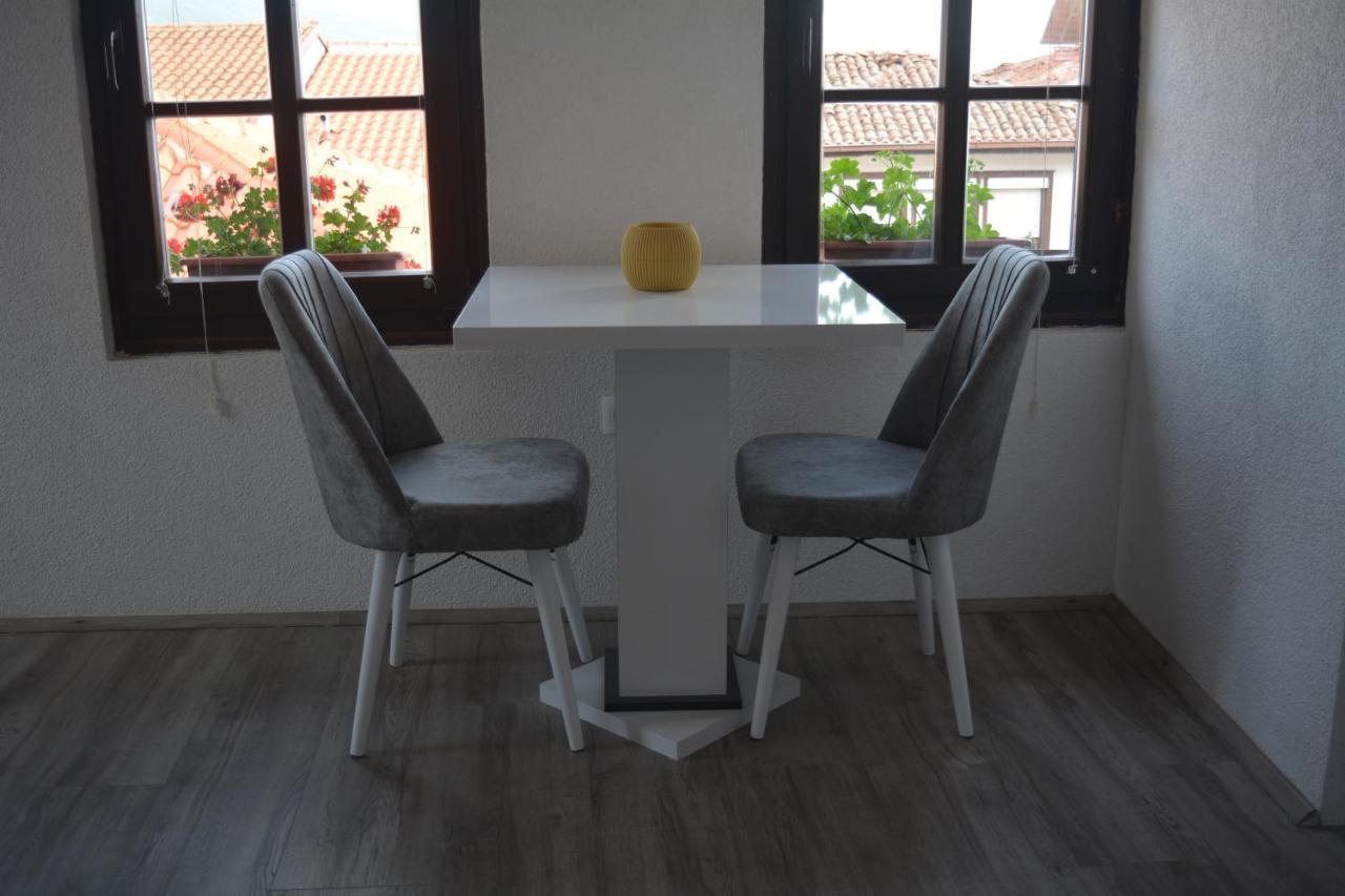 Patche Residence - A Wine Cellar Hideaway In The Historic Home Of Revolutionary Metodi Patche 오흐리드 외부 사진